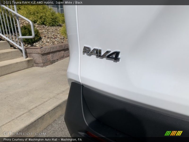 Super White / Black 2021 Toyota RAV4 XLE AWD Hybrid