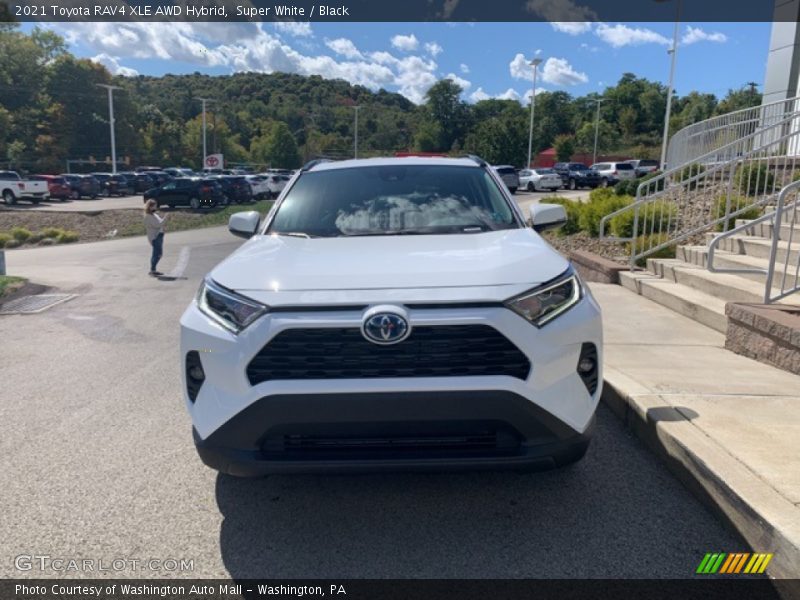 Super White / Black 2021 Toyota RAV4 XLE AWD Hybrid