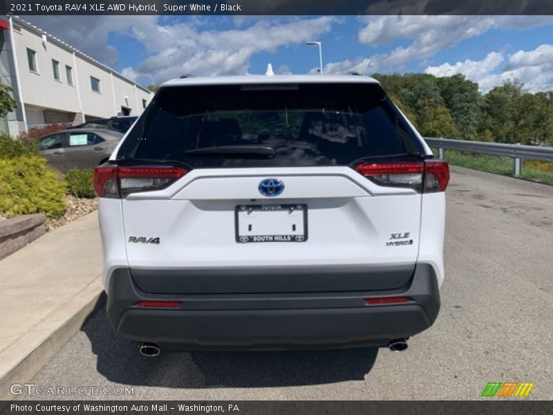 Super White / Black 2021 Toyota RAV4 XLE AWD Hybrid