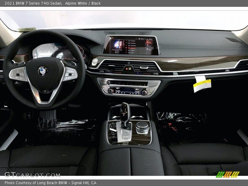 Dashboard of 2021 7 Series 740i Sedan