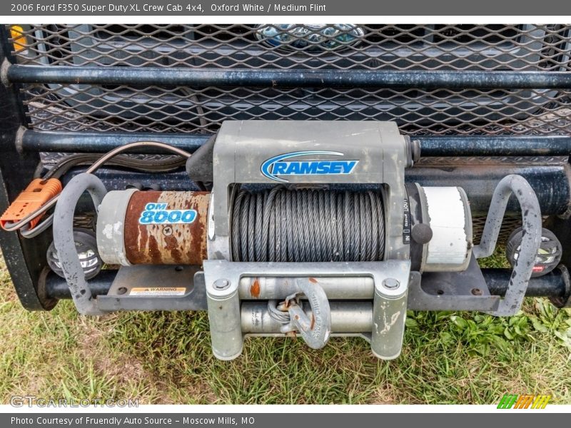 Oxford White / Medium Flint 2006 Ford F350 Super Duty XL Crew Cab 4x4