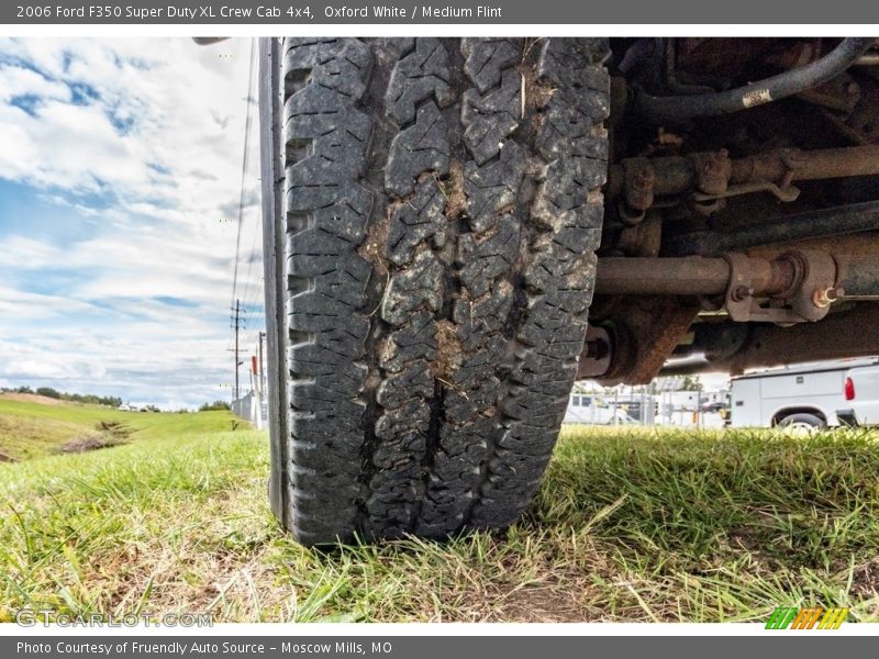 Oxford White / Medium Flint 2006 Ford F350 Super Duty XL Crew Cab 4x4