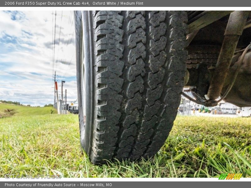 Oxford White / Medium Flint 2006 Ford F350 Super Duty XL Crew Cab 4x4