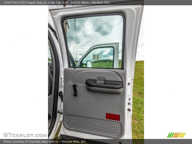 Oxford White / Medium Flint 2006 Ford F350 Super Duty XL Crew Cab 4x4