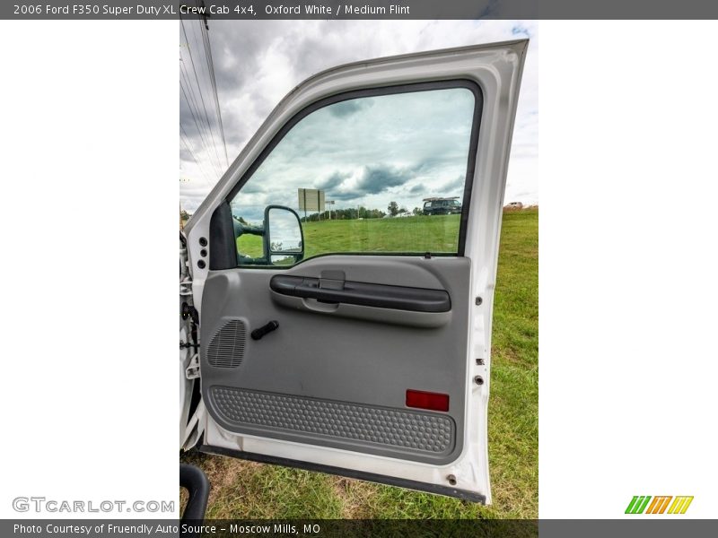 Oxford White / Medium Flint 2006 Ford F350 Super Duty XL Crew Cab 4x4