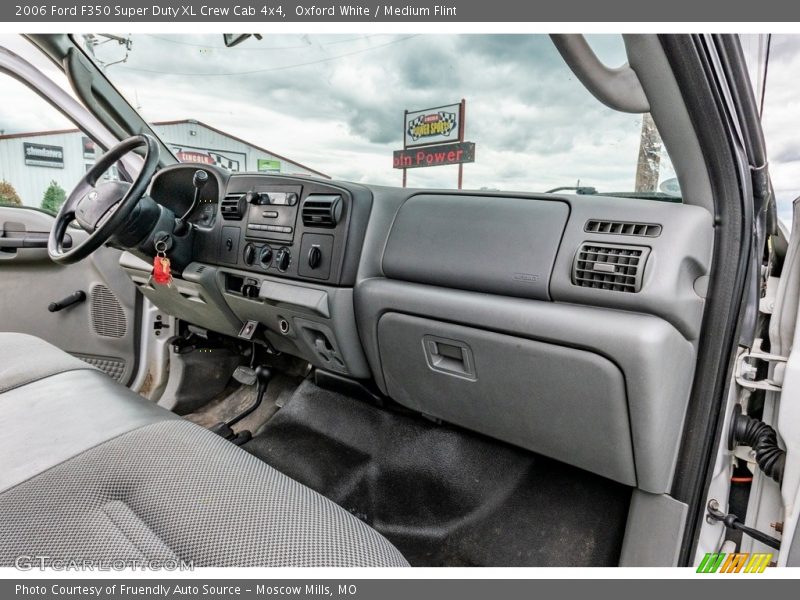 Oxford White / Medium Flint 2006 Ford F350 Super Duty XL Crew Cab 4x4