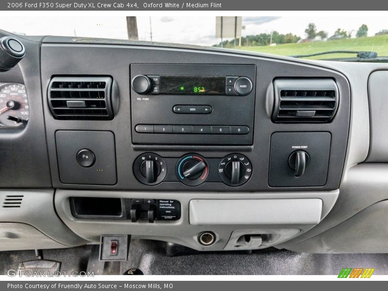 Oxford White / Medium Flint 2006 Ford F350 Super Duty XL Crew Cab 4x4