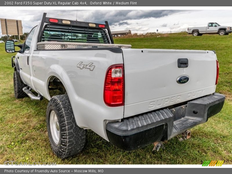 Oxford White / Medium Flint 2002 Ford F350 Super Duty XL Regular Cab 4x4
