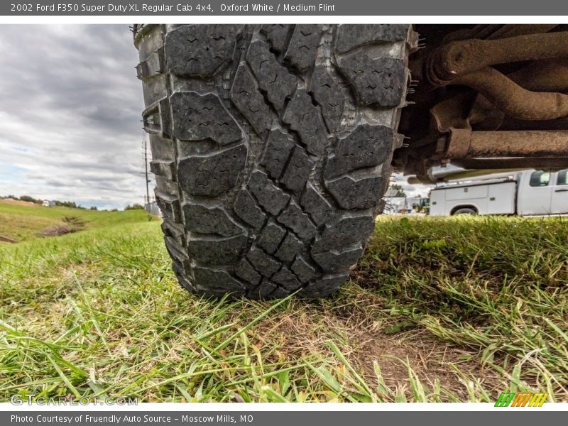 Oxford White / Medium Flint 2002 Ford F350 Super Duty XL Regular Cab 4x4