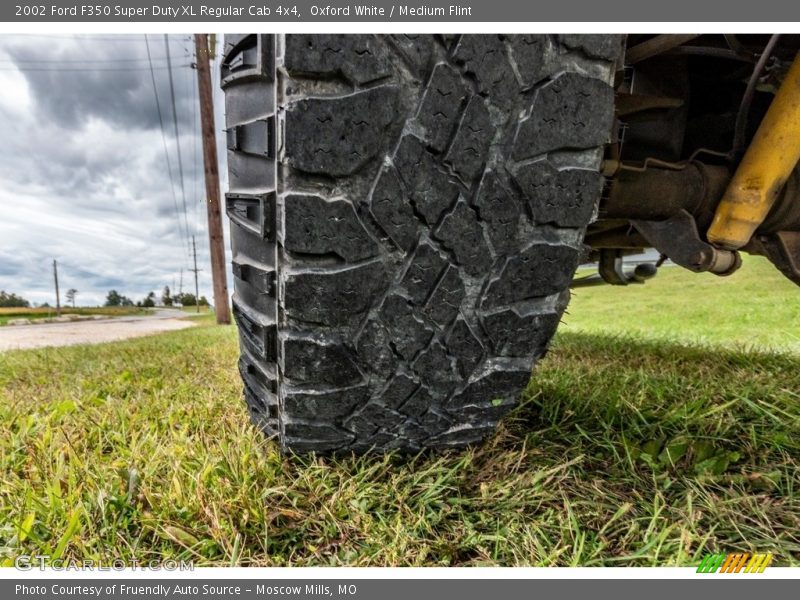 Oxford White / Medium Flint 2002 Ford F350 Super Duty XL Regular Cab 4x4