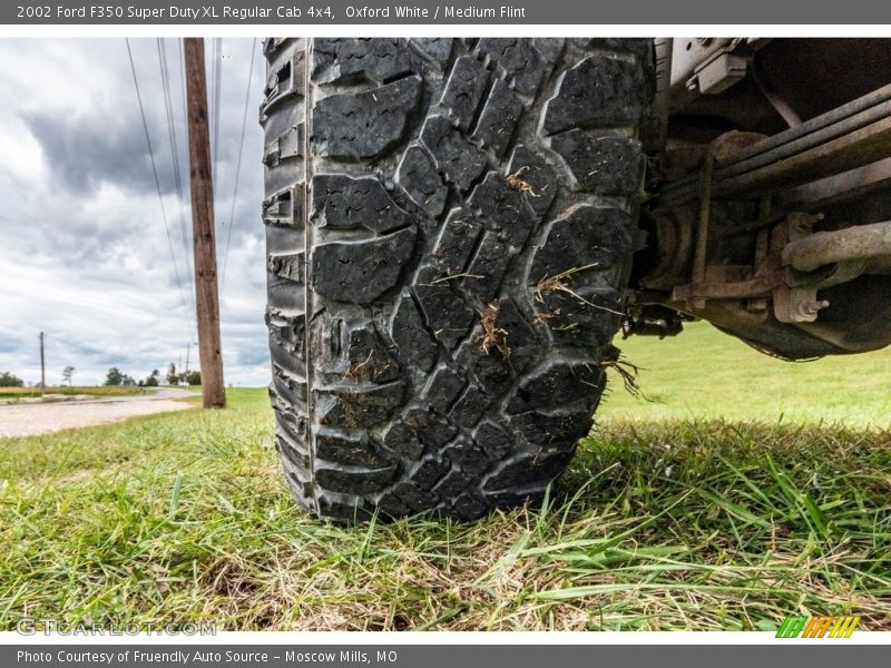 Oxford White / Medium Flint 2002 Ford F350 Super Duty XL Regular Cab 4x4