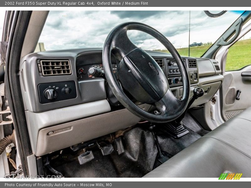 Dashboard of 2002 F350 Super Duty XL Regular Cab 4x4