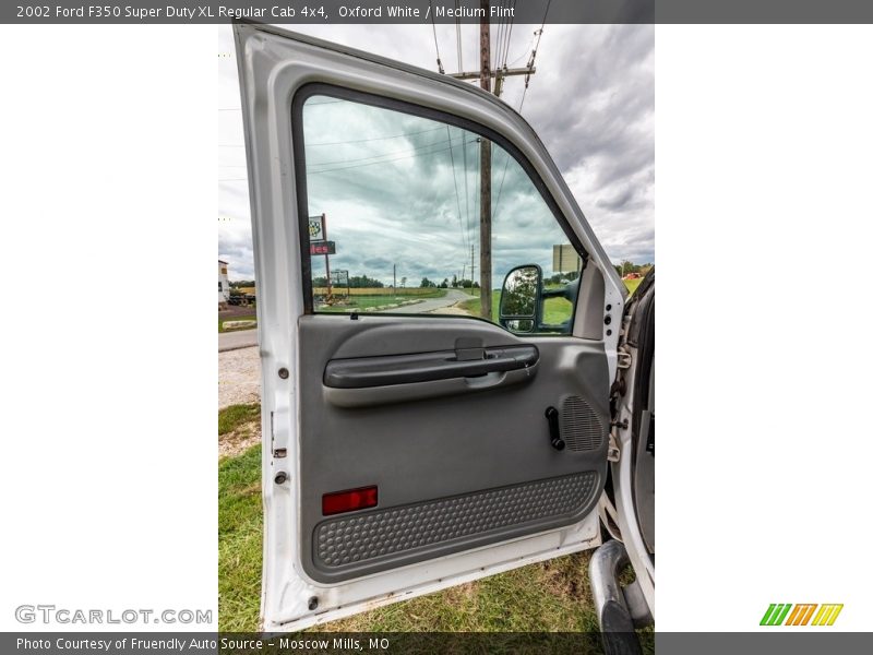 Oxford White / Medium Flint 2002 Ford F350 Super Duty XL Regular Cab 4x4