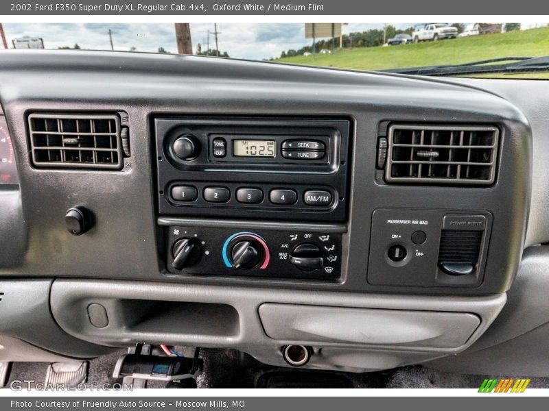 Controls of 2002 F350 Super Duty XL Regular Cab 4x4
