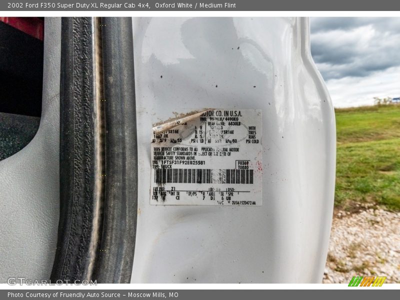 Oxford White / Medium Flint 2002 Ford F350 Super Duty XL Regular Cab 4x4