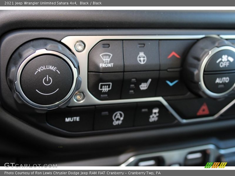 Black / Black 2021 Jeep Wrangler Unlimited Sahara 4x4