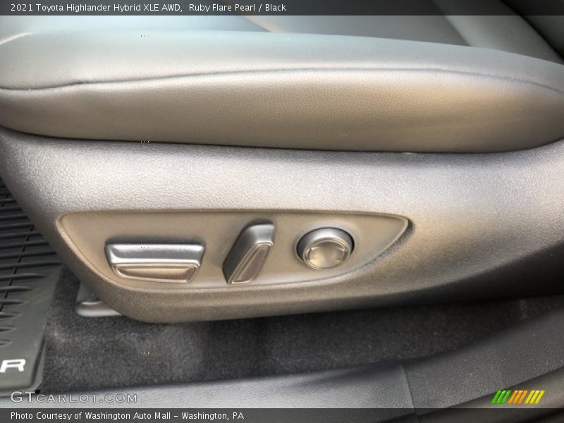 Ruby Flare Pearl / Black 2021 Toyota Highlander Hybrid XLE AWD