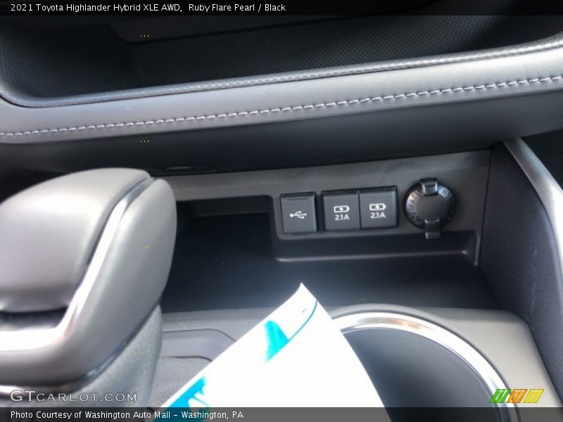 Ruby Flare Pearl / Black 2021 Toyota Highlander Hybrid XLE AWD