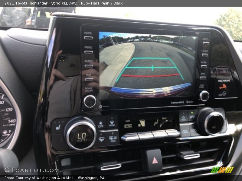 Controls of 2021 Highlander Hybrid XLE AWD