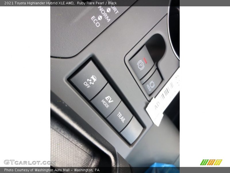 Ruby Flare Pearl / Black 2021 Toyota Highlander Hybrid XLE AWD