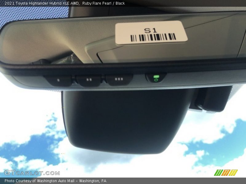 Ruby Flare Pearl / Black 2021 Toyota Highlander Hybrid XLE AWD