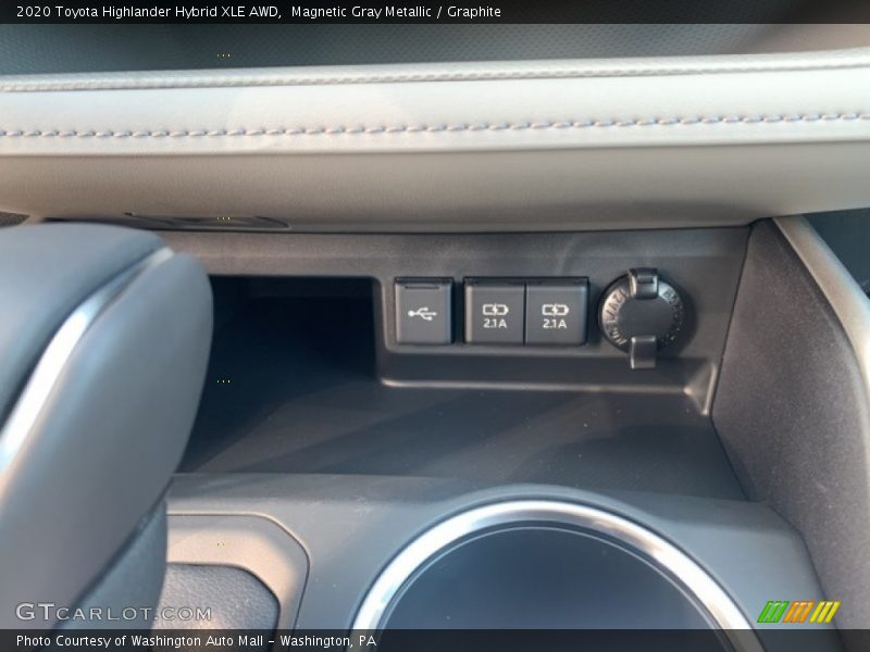 Magnetic Gray Metallic / Graphite 2020 Toyota Highlander Hybrid XLE AWD