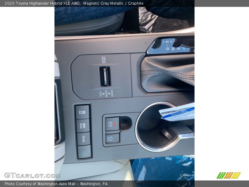 Magnetic Gray Metallic / Graphite 2020 Toyota Highlander Hybrid XLE AWD