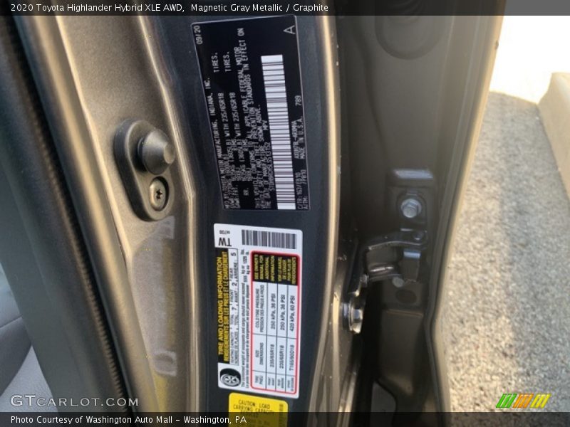 Magnetic Gray Metallic / Graphite 2020 Toyota Highlander Hybrid XLE AWD