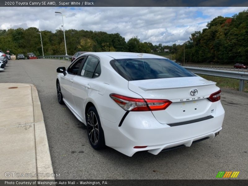 Super White / Black 2020 Toyota Camry SE AWD