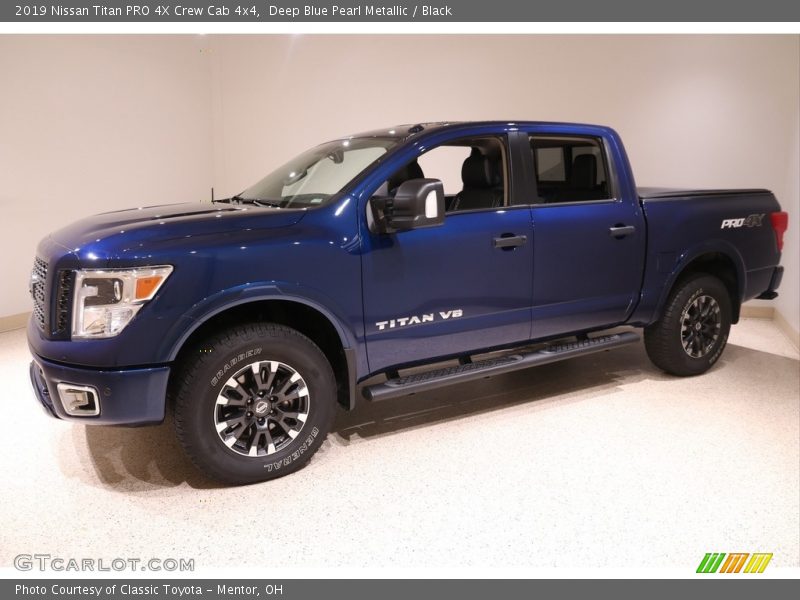 Front 3/4 View of 2019 Titan PRO 4X Crew Cab 4x4
