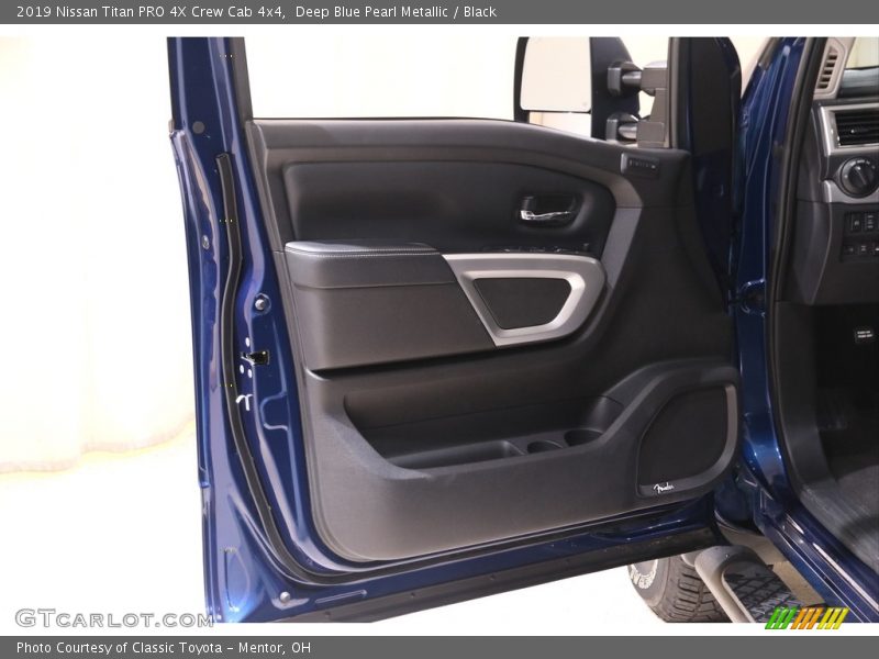 Deep Blue Pearl Metallic / Black 2019 Nissan Titan PRO 4X Crew Cab 4x4