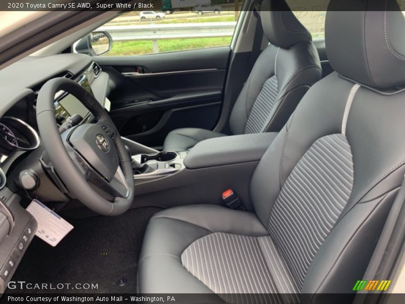 Super White / Black 2020 Toyota Camry SE AWD