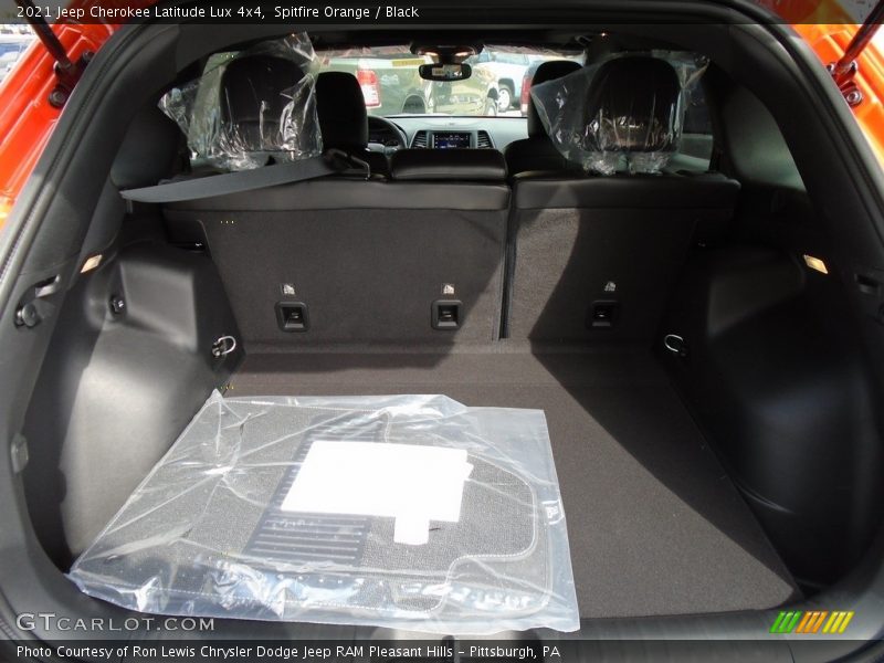  2021 Cherokee Latitude Lux 4x4 Trunk