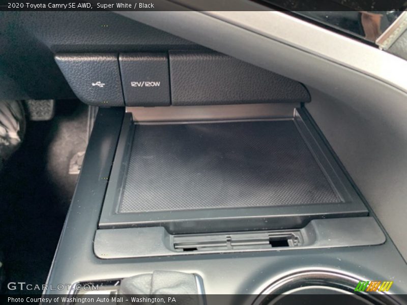 Super White / Black 2020 Toyota Camry SE AWD