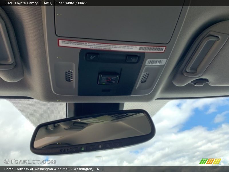 Super White / Black 2020 Toyota Camry SE AWD