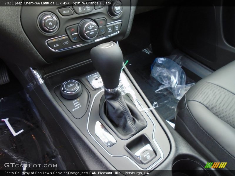  2021 Cherokee Latitude Lux 4x4 9 Speed Automatic Shifter
