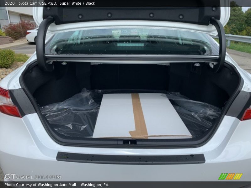 Super White / Black 2020 Toyota Camry SE AWD