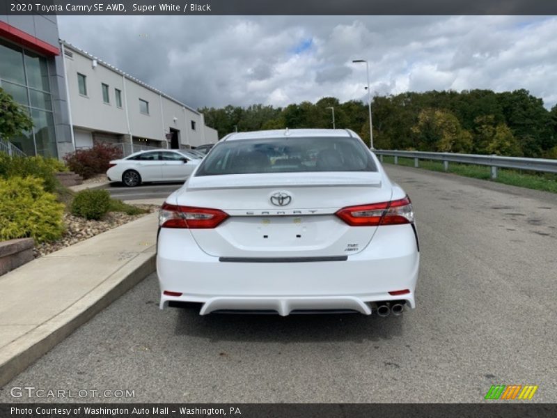 Super White / Black 2020 Toyota Camry SE AWD