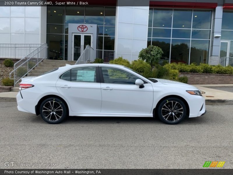 Super White / Black 2020 Toyota Camry SE AWD