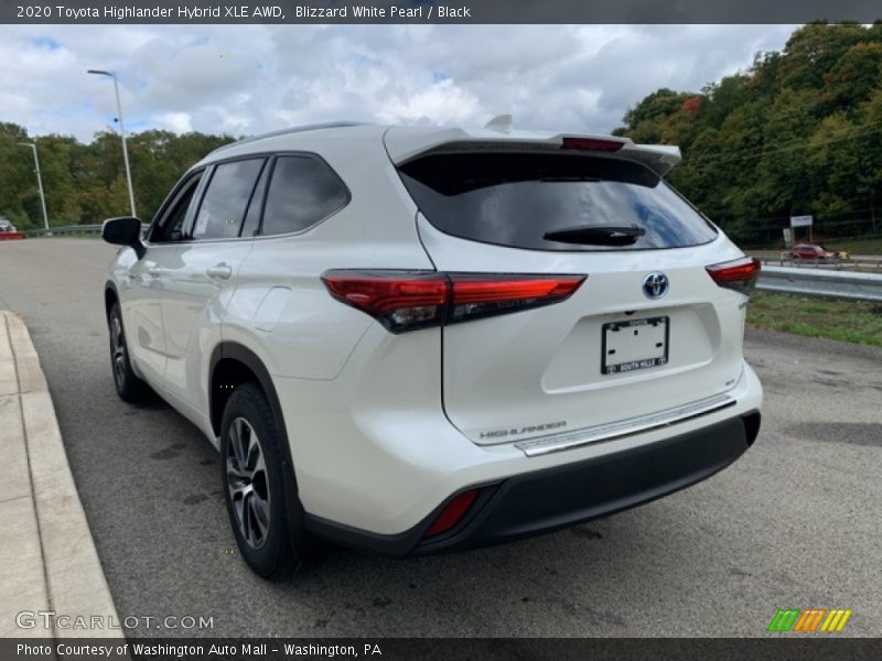 Blizzard White Pearl / Black 2020 Toyota Highlander Hybrid XLE AWD