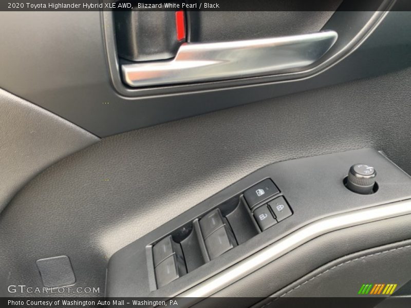 Blizzard White Pearl / Black 2020 Toyota Highlander Hybrid XLE AWD