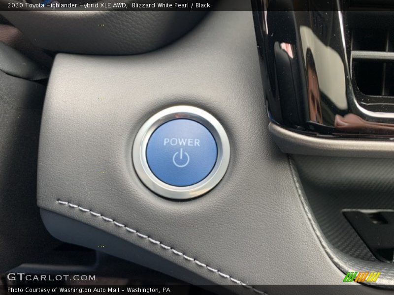 Blizzard White Pearl / Black 2020 Toyota Highlander Hybrid XLE AWD