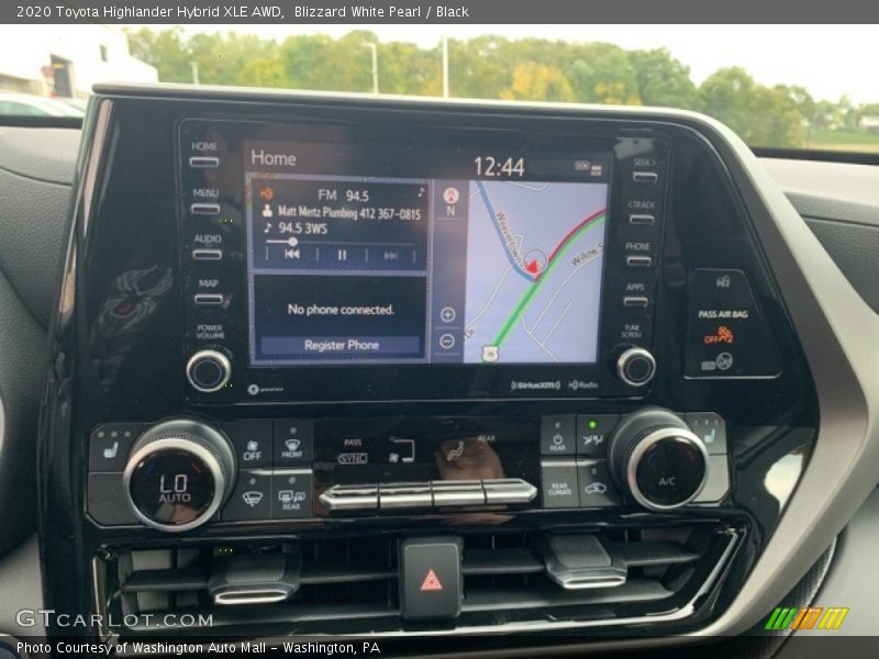 Blizzard White Pearl / Black 2020 Toyota Highlander Hybrid XLE AWD