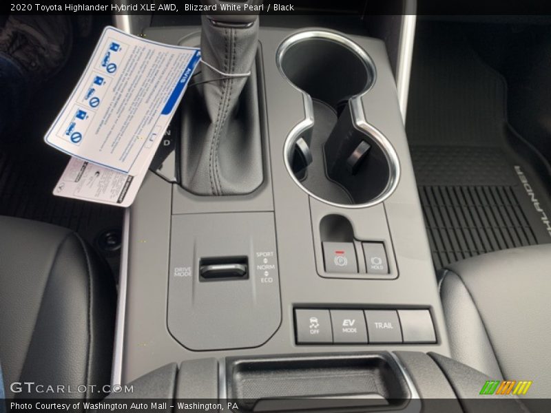 Blizzard White Pearl / Black 2020 Toyota Highlander Hybrid XLE AWD