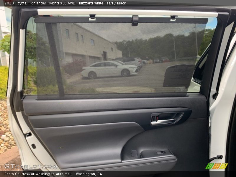 Blizzard White Pearl / Black 2020 Toyota Highlander Hybrid XLE AWD