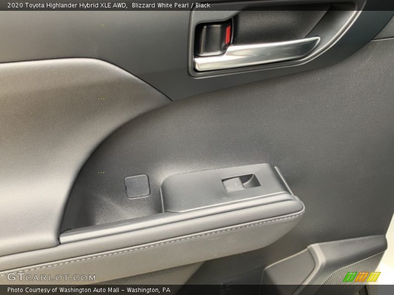 Blizzard White Pearl / Black 2020 Toyota Highlander Hybrid XLE AWD