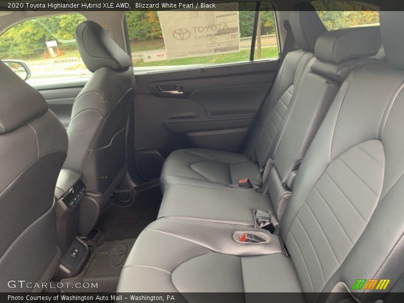 Blizzard White Pearl / Black 2020 Toyota Highlander Hybrid XLE AWD