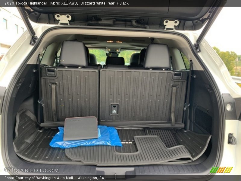 Blizzard White Pearl / Black 2020 Toyota Highlander Hybrid XLE AWD