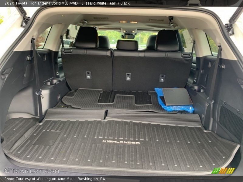 Blizzard White Pearl / Black 2020 Toyota Highlander Hybrid XLE AWD