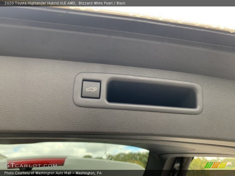 Blizzard White Pearl / Black 2020 Toyota Highlander Hybrid XLE AWD